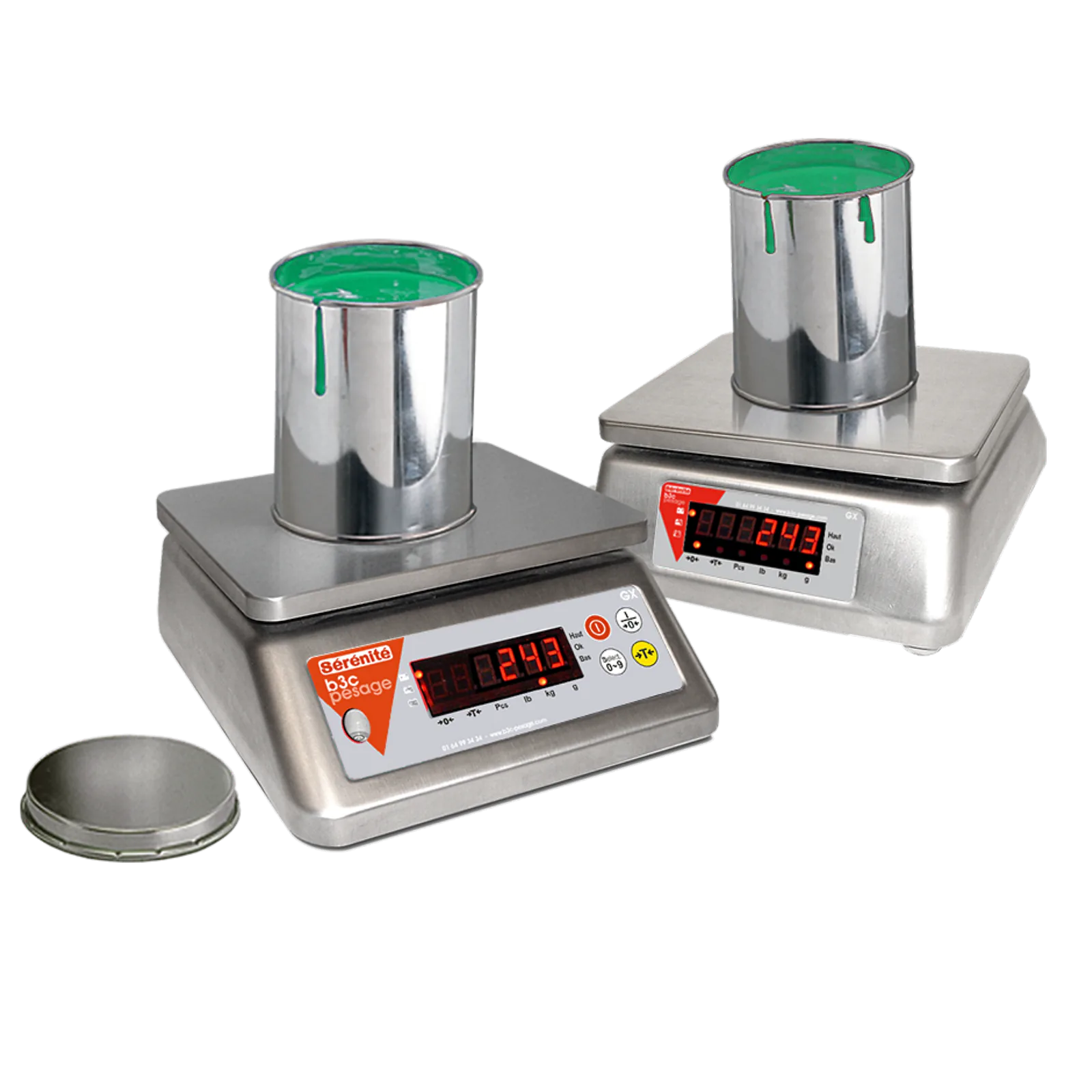 Deux balances compactes B3C GX tout inox avec des pots de peinture sur leurs plateaux, sur fond blanc