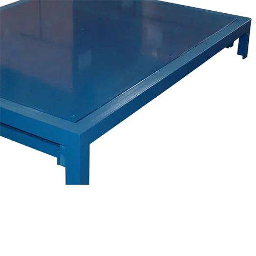 Détail du tablier fermé et des pieds de la plate-forme rehaussée 2817 REH en inox AISI 304